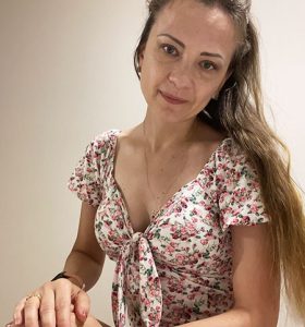 Лариса Хатли